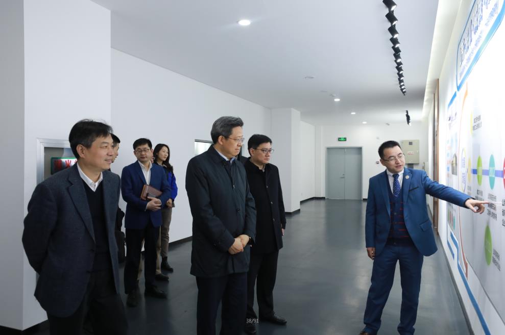 蘇州高新區(qū)黨工委書(shū)記、區(qū)長(zhǎng)吳新明書(shū)記、王牟、黃鋒主任一行調(diào)研通錦